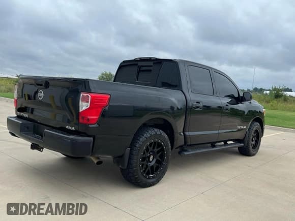 ✅ 2017 Nissan Titan S • VIN: 1N6AA1EJ0HN508005 • Lot: 71301595. Listed on Copart with 192,307 mi. Free auction sales archive from the USA and detailed vehicle history report at DreamBid. Image 4.