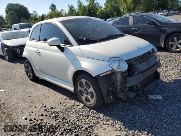 ✅ 2016 FIAT 500e • VIN: 3C3CFFGE8GT161181 • Lot: 62902704. Listed on Copart with 86,182 mi. Free auction sales archive from the USA and detailed vehicle history report at DreamBid. Image 4.