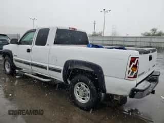 2000 Chevrolet Silverado 2500 LT z VIN 1GCGK29U8YE113106, wystawiony jako Copart lot #51985305 z przebiegiem 296 670 mil mil oraz Szkoda całkowita • Salvage title. Historia ofert i sprzedaży dostępna na DreamBid. Obrazek 2.