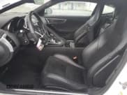 ✅ 2020 Jaguar F-Type P300 • VIN: SAJDD1GX4LCK67256 • Lot: 81282574. Wystawiony na Copart z przebiegiem 25 809 mil. Bezpłatny archiwum sprzedaży aukcyjnych z USA i szczegółowy raport historii pojazdu na DreamBid. Zdjęcie 7.