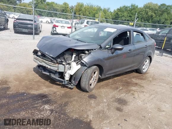 ✅ 2018 Ford Fiesta SE • VIN: 3FADP4BJXJM140037 • Lot: 43220493. Wystawiony na IAAI z przebiegiem 76 495 mil. Bezpłatny archiwum sprzedaży aukcyjnych z USA i szczegółowy raport historii pojazdu na DreamBid. Zdjęcie 18.