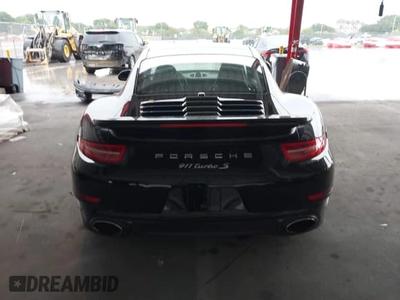 ✅ 2014 Porsche 911 Turbo • VIN: WP0AD2A90ES167293 • Lot: 43173870. Listed on IAAI with 25,383 mi. Free auction sales archive from the USA and detailed vehicle history report at DreamBid. Image 17.