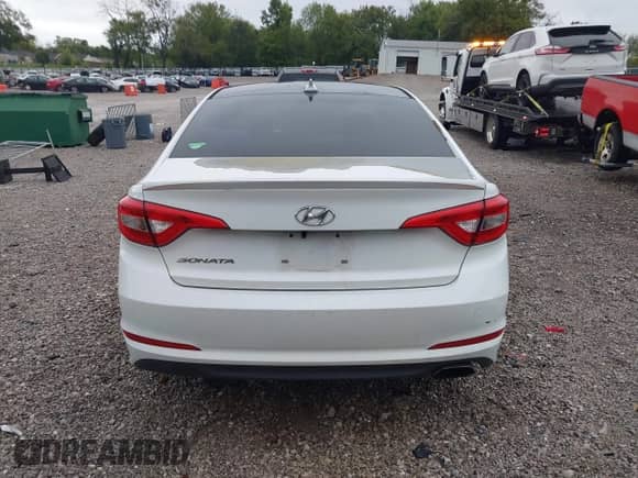 2015 Hyundai Sonata SE z VIN 5NPE24AF8FH208326, wystawiony jako IAAI lot #43370127 z przebiegiem Nie podano mil oraz . Historia ofert i sprzedaży dostępna na DreamBid. Obrazek 17.