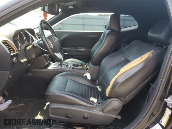 ✅ 2011 Dodge Challenger • VIN: 2B3CJ4DG4BH604210 • Lot: 67388445. Wystawiony na Copart z przebiegiem 172 017 mil. Bezpłatny archiwum sprzedaży aukcyjnych z USA i szczegółowy raport historii pojazdu na DreamBid. Zdjęcie 7.