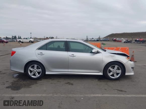 ✅ 2013 Toyota Camry SE • VIN: 4T1BF1FK7DU691432 • Lot: 43693247. Wystawiony na IAAI z przebiegiem 192 453 mil. Bezpłatny archiwum sprzedaży aukcyjnych z USA i szczegółowy raport historii pojazdu na DreamBid. Zdjęcie 13.