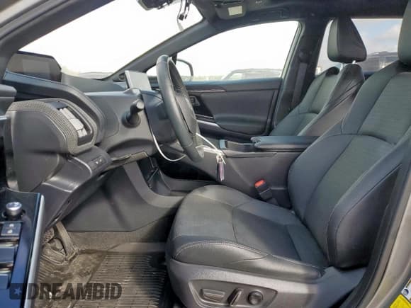 ✅ 2024 Toyota bZ4X XLE • VIN: JTMABACA9RA055045 • Lot: 92035805. Wystawiony na Copart z przebiegiem 10 335 mil. Bezpłatny archiwum sprzedaży aukcyjnych z USA i szczegółowy raport historii pojazdu na DreamBid. Zdjęcie 7.