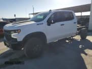 ✅ 2025 Chevrolet Silverado 1500 • VIN: 3GCUKHE88SG155418 • Лот: 43241485. Опубликован ранее на Copart с пробегом 471 миль. Бесплатный доступ к архиву аукционных продаж из США и подробный отчёт об истории автомобиля на DreamBid. Изображение 1.