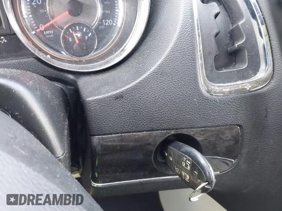 ✅ 2015 Chrysler Town & Country Touring • VIN: 2C4RC1BG4FR552338 • Лот: 43649993. Опубликован ранее на IAAI с пробегом 205 180 миль. Бесплатный доступ к архиву аукционных продаж из США и подробный отчёт об истории автомобиля на DreamBid. Изображение 11.