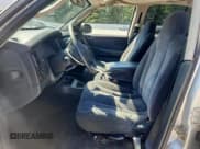 ✅ 2003 Dodge Dakota Sport • VIN: 1D7HL38X23S228612 • Lot: 80368195. Wystawiony na Copart z przebiegiem Nie podano. Bezpłatny archiwum sprzedaży aukcyjnych z USA i szczegółowy raport historii pojazdu na DreamBid. Zdjęcie 7.