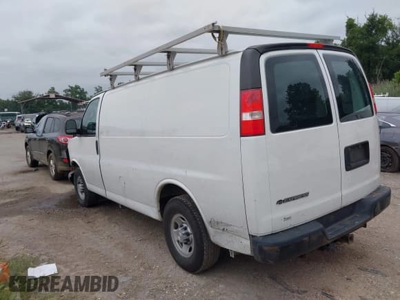 ✅ 2017 Chevrolet Express Cargo • VIN: 1GCWGAFG3H1210873 • Lot: 43007934. Listed on IAAI with 192,556 mi. Free auction sales archive from the USA and detailed vehicle history report at DreamBid. Image 3.