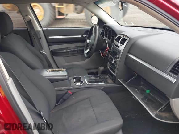 ✅ 2008 Dodge Magnum SXT • VIN: 2D4FV37V98H257778 • Lot: 43780224. Listed on IAAI with 256,804 mi. Free auction sales archive from the USA and detailed vehicle history report at DreamBid. Image 5.