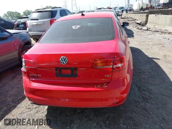 ✅ 2015 Volkswagen Jetta SE • VIN: 3VWD07AJ2FM357720 • Лот: 42281983. Опубликован ранее на IAAI с пробегом 92 965 миль. Бесплатный доступ к архиву аукционных продаж из США и подробный отчёт об истории автомобиля на DreamBid. Изображение 17.