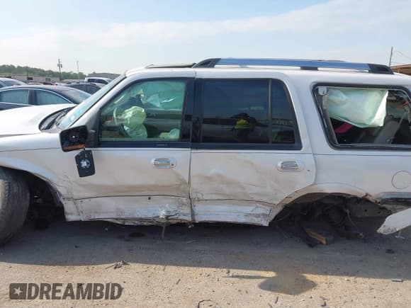 ✅ 2011 Ford Expedition Limited • VIN: 1FMJU1K55BEF47564 • Лот: 42032895. Опубликован ранее на IAAI с пробегом Не указан. Бесплатный доступ к архиву аукционных продаж из США и подробный отчёт об истории автомобиля на DreamBid. Изображение 13.