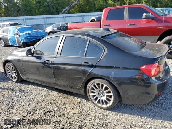 ✅ 2013 BMW 3 Series 328i • VIN: WBA3A5G56DNP19462 • Лот: 82295615. Опубликован ранее на Copart с пробегом 222 279 миль. Бесплатный доступ к архиву аукционных продаж из США и подробный отчёт об истории автомобиля на DreamBid. Изображение 2.