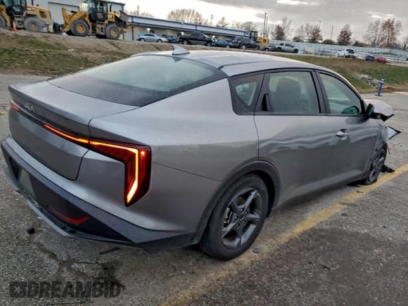 ✅ 2025 Kia K4 LXS • VIN: 3KPFT4DE0SE046422 • Lot: 94164055. Wystawiony na Copart z przebiegiem 23 194 mil. Bezpłatny archiwum sprzedaży aukcyjnych z USA i szczegółowy raport historii pojazdu na DreamBid. Zdjęcie 3.