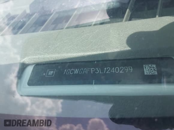 ✅ 2020 Chevrolet Express Cargo • VIN: 1GCWGAFP3L1240299 • Lot: 42522748. Wystawiony na IAAI z przebiegiem 129 759 mil. Bezpłatny archiwum sprzedaży aukcyjnych z USA i szczegółowy raport historii pojazdu na DreamBid. Zdjęcie 9.