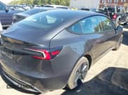 ✅ 2025 Tesla Model 3 Long Range • VIN: 5YJ3E1EA1SF978422 • Lot: 43409447. Wystawiony na IAAI z przebiegiem 7 714 mil. Bezpłatny archiwum sprzedaży aukcyjnych z USA i szczegółowy raport historii pojazdu na DreamBid. Zdjęcie 4.