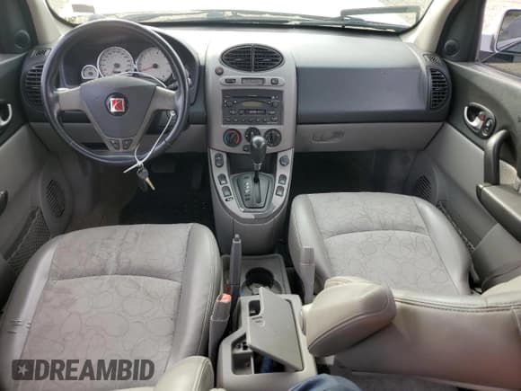 ✅ 2004 Saturn VUE V6 • VIN: 5GZCZ53414S858603 • Lot: 64831384. Wystawiony na Copart z przebiegiem 132 312 mil. Bezpłatny archiwum sprzedaży aukcyjnych z USA i szczegółowy raport historii pojazdu na DreamBid. Zdjęcie 8.