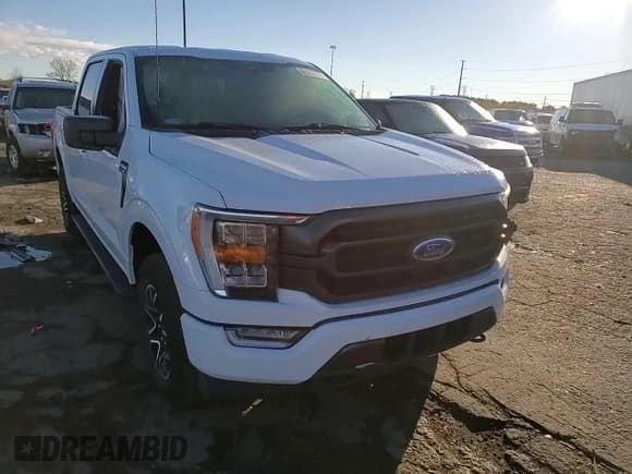 ✅ 2022 Ford F-150 XLT • VIN: 1FTEW1EP2NKE69926 • Lot: 86883555. Wystawiony na Copart z przebiegiem 55 692 mil. Bezpłatny archiwum sprzedaży aukcyjnych z USA i szczegółowy raport historii pojazdu na DreamBid. Zdjęcie 13.