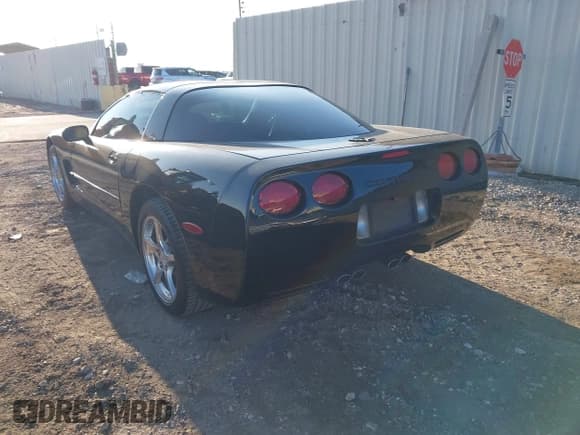 ✅ 2004 Chevrolet Corvette • VIN: 1G1YY22G645120159 • Lot: 43752732. Wystawiony na IAAI z przebiegiem 128 869 mil. Bezpłatny archiwum sprzedaży aukcyjnych z USA i szczegółowy raport historii pojazdu na DreamBid. Zdjęcie 3.