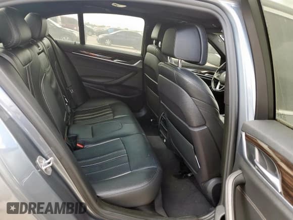 ✅ 2019 BMW 5 Series 530i xDrive • VIN: WBAJA7C55KWW49596 • Lot: 93188305. Wystawiony na Copart z przebiegiem 92 987 mil. Bezpłatny archiwum sprzedaży aukcyjnych z USA i szczegółowy raport historii pojazdu na DreamBid. Zdjęcie 10.