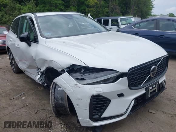 ✅ 2024 Volvo XC60 Plus Dark Theme • VIN: YV4H60DL3R1821975 • Lot: 42389056. Listed on IAAI with 10,172 mi. Free auction sales archive from the USA and detailed vehicle history report at DreamBid. Image 1.