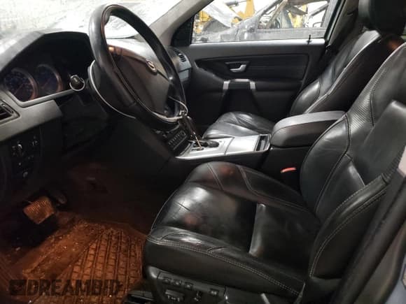 ✅ 2013 Volvo XC90 R-Design • VIN: YV4952CT8D1639640 • Lot: 83015274. Listed on Copart with 113,805 mi. Free auction sales archive from the USA and detailed vehicle history report at DreamBid. Image 7.