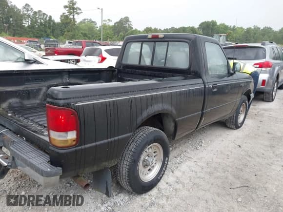 ✅ 1994 Ford Ranger Splash • VIN: 1FTCR10A8RUA05504 • Lot: 42206720. Wystawiony na IAAI z przebiegiem 64 793 mil. Bezpłatny archiwum sprzedaży aukcyjnych z USA i szczegółowy raport historii pojazdu na DreamBid. Zdjęcie 4.