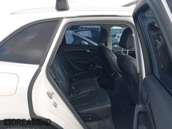 ✅ 2014 Audi Q5 Premium Plus • VIN: WA1CMAFP9EA071298 • Lot: 42442469. Listed on IAAI with 204,725 mi. Free auction sales archive from the USA and detailed vehicle history report at DreamBid. Image 8.