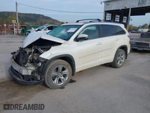 ✅ 2015 Toyota Highlander Limited • VIN: 5TDDKRFH0FS093864 • Lot: 43226200. Listed on IAAI with 153,681 mi. Free auction sales archive from the USA and detailed vehicle history report at DreamBid. Image 2.