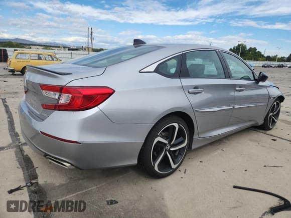 ✅ 2022 Honda Accord Sport • VIN: 1HGCV1F33NA110324 • Лот: 81690315. Опубликован ранее на Copart с пробегом 33 257 миль. Бесплатный доступ к архиву аукционных продаж из США и подробный отчёт об истории автомобиля на DreamBid. Изображение 3.