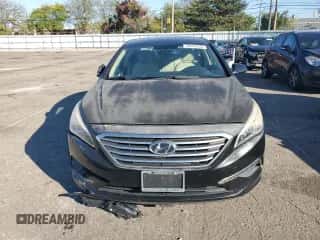 2015 Hyundai Sonata SE with VIN 5NPE24AF3FH249060, listed as a Copart auction lot 82412835 with 83,532 mi miles and Salvage title. Bid and sale history available at DreamBid. Image 5.
