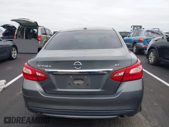 ✅ 2017 Nissan Altima SL • VIN: 1N4AL3AP8HC267198 • Lot: 42903982. Listed on IAAI with 116,297 mi. Free auction sales archive from the USA and detailed vehicle history report at DreamBid. Image 17.