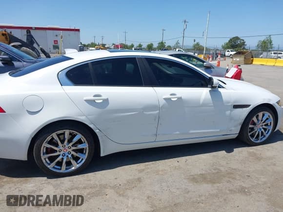 ✅ 2017 Jaguar XE 25t • VIN: SAJAR4BG3HA976695 • Lot: 42179424. Listed on IAAI with 101,435 mi. Free auction sales archive from the USA and detailed vehicle history report at DreamBid. Image 6.