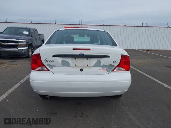 ✅ 2000 Ford Focus LX • VIN: 1FAFP33P8YW152574 • Lot: 43578214. Listed on IAAI with 175,420 mi. Free auction sales archive from the USA and detailed vehicle history report at DreamBid. Image 16.
