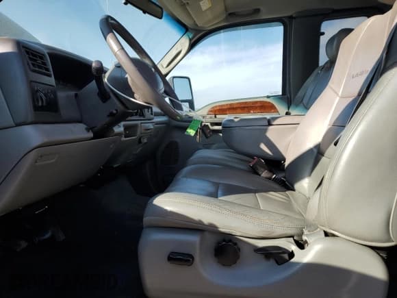 ✅ 2004 Ford F-250 XL • VIN: 1FTNX21PX4EC67468 • Lot: 71723625. Wystawiony na Copart z przebiegiem 155 413 mil. Bezpłatny archiwum sprzedaży aukcyjnych z USA i szczegółowy raport historii pojazdu na DreamBid. Zdjęcie 7.