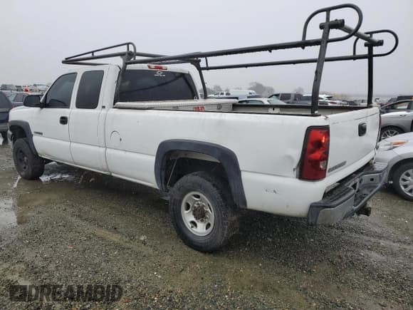 ✅ 2005 Chevrolet Silverado 2500HD LT • VIN: 1GCHK29U25E219163 • Лот: 85932864. Опубликован ранее на Copart с пробегом 300 785 миль. Бесплатный доступ к архиву аукционных продаж из США и подробный отчёт об истории автомобиля на DreamBid. Изображение 2.