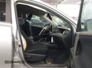 ✅ 2017 Toyota RAV4 LE • VIN: 2T3BFREV2HW638757 • Lot: 41639649. Wystawiony na IAAI z przebiegiem Nie podano. Bezpłatny archiwum sprzedaży aukcyjnych z USA i szczegółowy raport historii pojazdu na DreamBid. Zdjęcie 5.