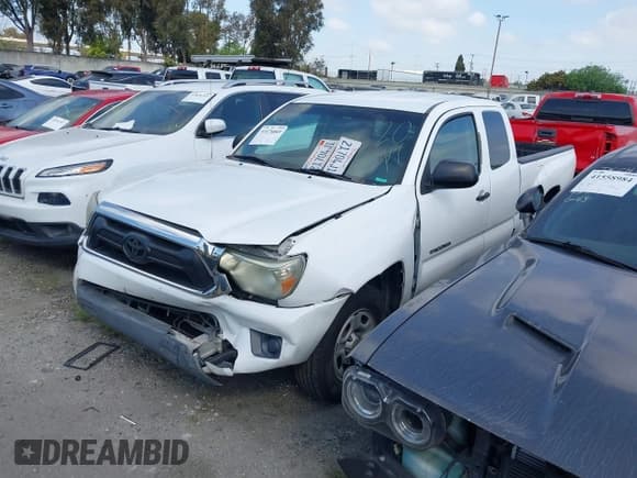 ✅ 2013 Toyota Tacoma • VIN: 5TFTX4CN0DX025632 • Lot: 41676069. Listed on IAAI with 194,158 mi. Free auction sales archive from the USA and detailed vehicle history report at DreamBid. Image 2.