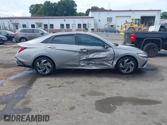 ✅ 2024 Hyundai Elantra Limited • VIN: KMHLP4DG4RU662057 • Lot: 43411119. Listed on IAAI with 25,102 mi. Free auction sales archive from the USA and detailed vehicle history report at DreamBid. Image 13.