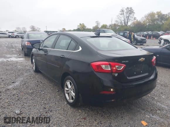 ✅ 2018 Chevrolet Cruze LT • VIN: 1G1BE5SM8J7234587 • Lot: 43569915. Wystawiony na IAAI z przebiegiem 72 947 mil. Bezpłatny archiwum sprzedaży aukcyjnych z USA i szczegółowy raport historii pojazdu na DreamBid. Zdjęcie 3.
