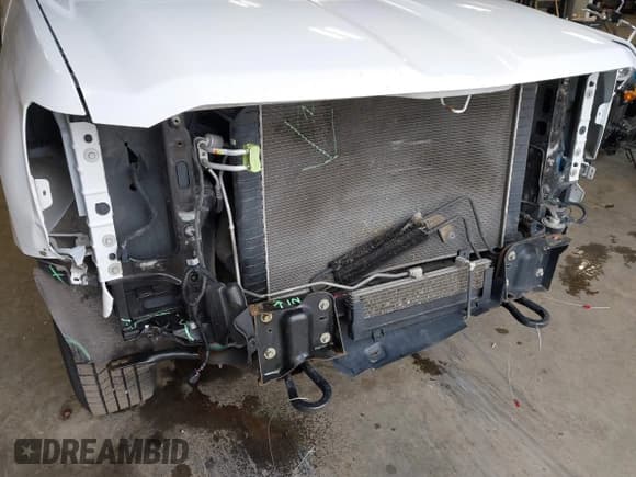 ✅ 2017 Chevrolet Silverado 2500HD Work Truck • VIN: 1GC2KUEGXHZ251227 • Lot: 42331950. Wystawiony na IAAI z przebiegiem 160 592 mil. Bezpłatny archiwum sprzedaży aukcyjnych z USA i szczegółowy raport historii pojazdu na DreamBid. Zdjęcie 6.