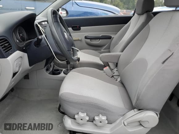 ✅ 2007 Hyundai Accent GS • VIN: KMHCM36C37U006166 • Лот: 86097025. Опубликован ранее на Copart с пробегом 122 352 миль. Бесплатный доступ к архиву аукционных продаж из США и подробный отчёт об истории автомобиля на DreamBid. Изображение 7.