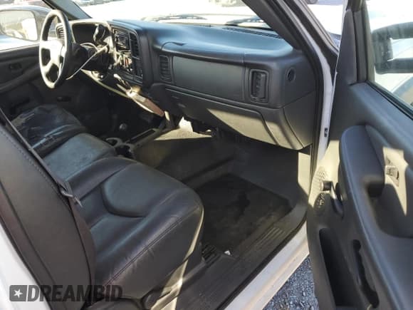 ✅ 2007 Chevrolet Silverado 2500HD Work Truck • VIN: 1GCHK24D47E109449 • Лот: 46075665. Опубликован ранее на Copart с пробегом 318 211 миль. Бесплатный доступ к архиву аукционных продаж из США и подробный отчёт об истории автомобиля на DreamBid. Изображение 8.