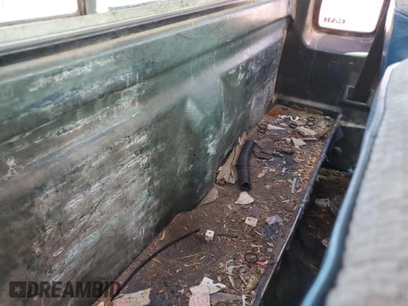 ✅ 1986 Toyota Pickup • VIN: JT4RN70D2G0018661 • Lot: 52309025. Listed on Copart with 621,023 mi. Free auction sales archive from the USA and detailed vehicle history report at DreamBid. Image 10.