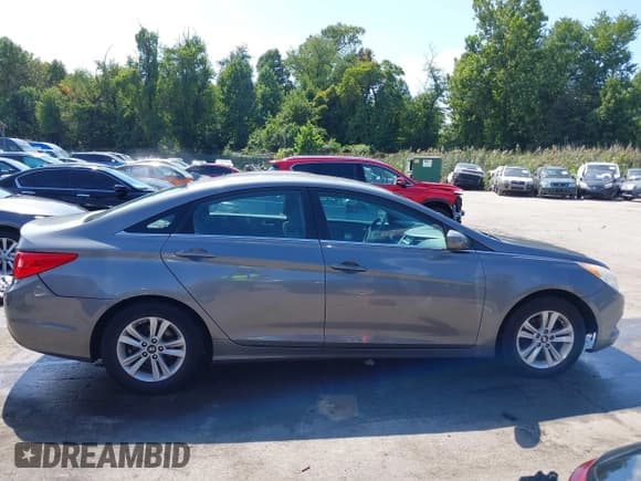 ✅ 2013 Hyundai Sonata GLS • VIN: 5NPEB4AC4DH804441 • Lot: 43171135. Listed on IAAI with 139,782 mi. Free auction sales archive from the USA and detailed vehicle history report at DreamBid. Image 12.