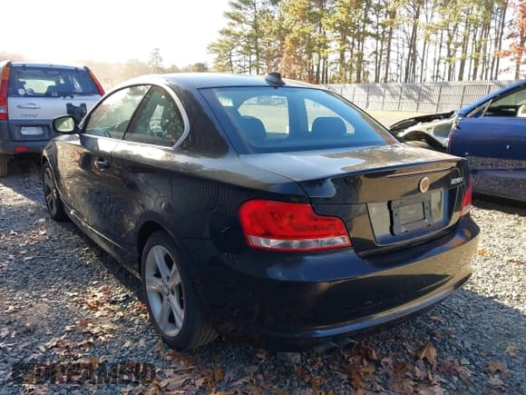 ✅ 2013 BMW 1 Series 128i • VIN: WBAUP9C52DVS94371 • Lot: 43637948. Wystawiony na IAAI z przebiegiem 135 754 mil. Bezpłatny archiwum sprzedaży aukcyjnych z USA i szczegółowy raport historii pojazdu na DreamBid. Zdjęcie 6.