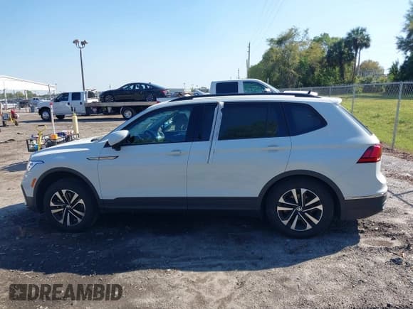 ✅ 2022 Volkswagen Tiguan S • VIN: 3VV0B7AX1NM099058 • Lot: 41771674. Wystawiony na IAAI z przebiegiem 49 789 mil. Bezpłatny archiwum sprzedaży aukcyjnych z USA i szczegółowy raport historii pojazdu na DreamBid. Zdjęcie 14.