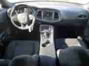 2018 Dodge Challenger SXT z VIN 2C3CDZAG9JH215198, wystawiony jako Copart lot #89731295 z przebiegiem 61 694 mil mil oraz Szkoda całkowita • Salvage title. Historia ofert i sprzedaży dostępna na DreamBid. Obrazek 8.