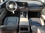 ✅ 2025 Kia Carnival LXS • VIN: KNDNB5K39S6462092 • Lot: 64713465. Wystawiony na Copart z przebiegiem 8 460 mil. Bezpłatny archiwum sprzedaży aukcyjnych z USA i szczegółowy raport historii pojazdu na DreamBid. Zdjęcie 8.